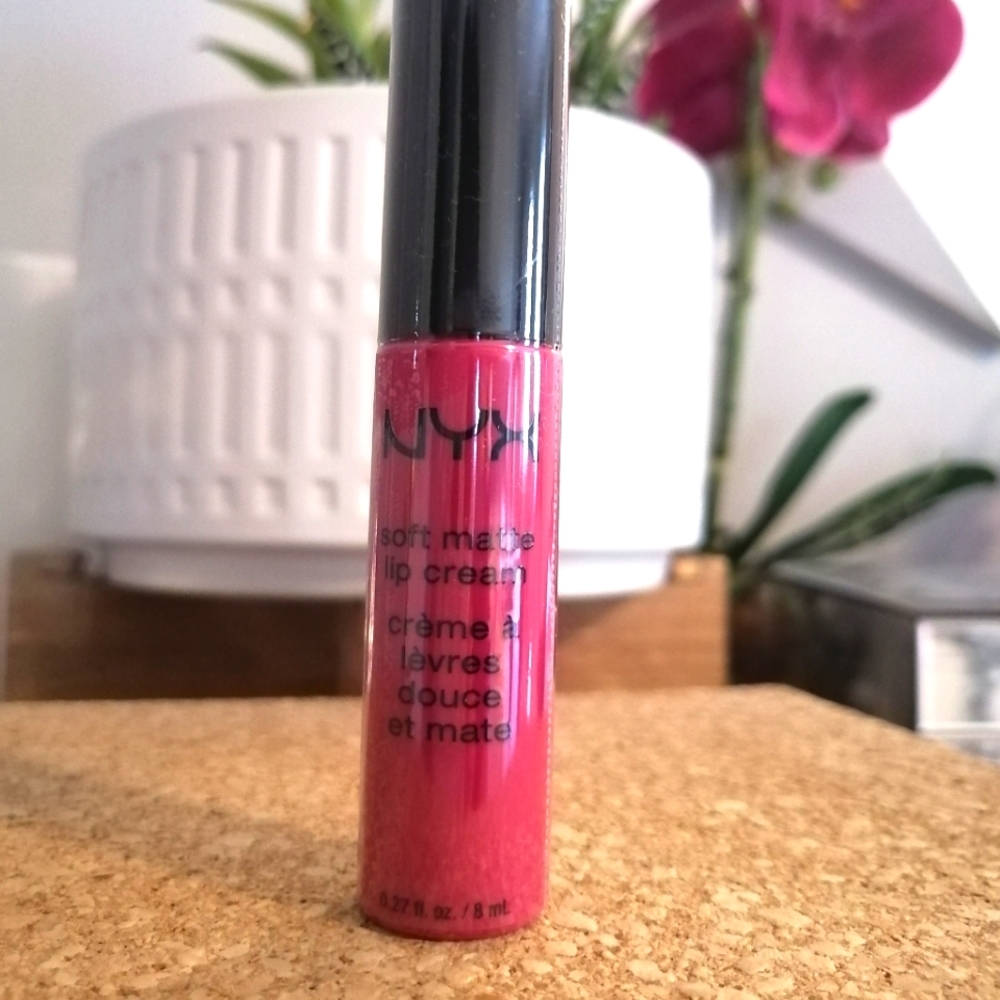 ✨free with bundle offer💄NYX Soft Matte Lip Cream